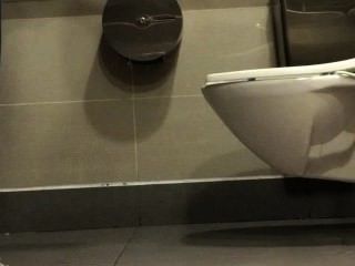 toilet lycee spy